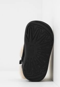 Ugg Jorie - Korte Laarzen - Black 11 Ugg Jorie - Korte Laarzen - Black -Ugg 08a2e2078330419998c1efe5d7f4ae2a