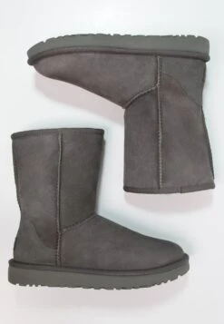 Ugg Classic Short - Korte Laarzen - Grey 9 Ugg Classic Short - Korte Laarzen - Grey -Ugg 0997dfaf8f5f4cba96c147805e01f582