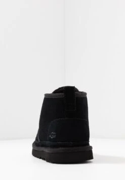 Ugg Neumel - Korte Laarzen - Black 12 Ugg Neumel - Korte Laarzen - Black -Ugg 0a26d5a9439f4fbba3c2916697efa44c