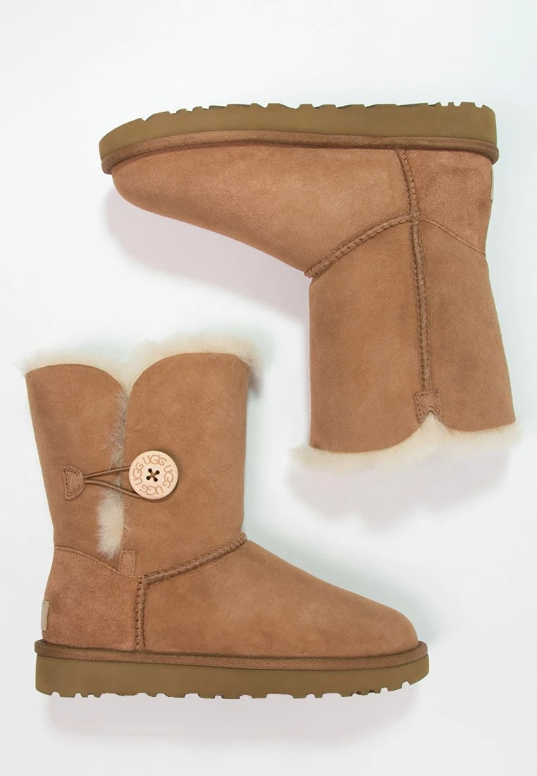 Ugg Bailey Button Ii - Korte Laarzen - Chestnut 3 Ugg Bailey Button Ii - Korte Laarzen - Chestnut - Afbeelding 3