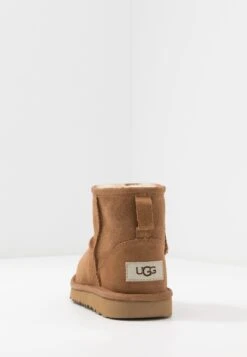 Ugg Classic Mini Ii Unisex - Korte Laarzen - Chestnut -Ugg 0e3da423e9d14b82bc91c641651afaac