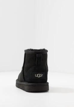 Ugg Classic Mini Ii - Korte Laarzen - Black 9 Ugg Classic Mini Ii - Korte Laarzen - Black -Ugg 0fb9c4f9229e4cabbcce61991db9ba33