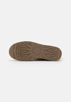 Ugg Classic Mini Logo Zip - Korte Laarzen - Chestnut 10 Ugg Classic Mini Logo Zip - Korte Laarzen - Chestnut -Ugg 23c0bdf101914c4ba916f78c212125d4