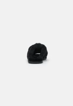 Ugg Scuffita - Muiltjes - Black 9 Ugg Scuffita - Muiltjes - Black -Ugg 293f9711f97b4535a2db762b217f9b0e