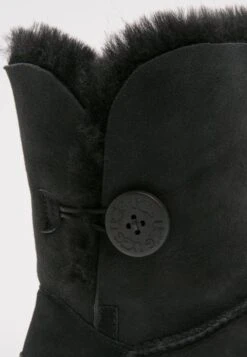 Ugg Bailey Button Ii - Korte Laarzen - Black 10 Ugg Bailey Button Ii - Korte Laarzen - Black -Ugg 2b0f2913d78b4bd19c0a1ec0a3ba5b8e