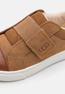 Ugg Rennon Unisex - Sneakers Laag - Chestnut 11 Ugg Rennon Unisex - Sneakers Laag - Chestnut -Ugg 2d537903b2244b46b107bfee52a9dd4b
