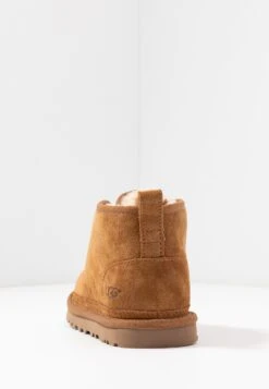 Ugg Neumel - Korte Laarzen - Chestnut 14 Ugg Neumel - Korte Laarzen - Chestnut -Ugg 307bd8efa468488b9cff2306c1954546