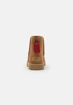 Ugg Classic Mini Logo Zip - Korte Laarzen - Chestnut 9 Ugg Classic Mini Logo Zip - Korte Laarzen - Chestnut -Ugg 32018fa881d0416b9ff8c56586cf1ca5
