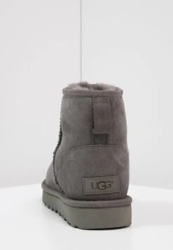 Ugg Classic Mini - Korte Laarzen - Grey 11 Ugg Classic Mini - Korte Laarzen - Grey -Ugg 38f0272feaa24dd298b9c5c112c2daeb