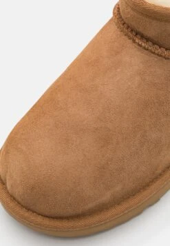 Ugg Classic Ultra Mini Unisex - Korte Laarzen - Chestnut 17 Ugg Classic Ultra Mini Unisex - Korte Laarzen - Chestnut -Ugg 392efe763f574c4f9b36681aff8f7ea0