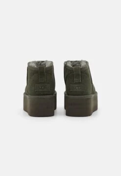 Ugg Classic Ultra Mini Platform - Enkellaarsjes Met Plateauzool - Moss Green 9 Ugg Classic Ultra Mini Platform - Enkellaarsjes Met Plateauzool - Moss Green -Ugg 39edd51fbab24e7a80653a56485fb386