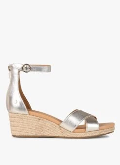 Ugg EUGENIA - Glanzende, Leren Sandalen Met Sleehak | Goudkleurige