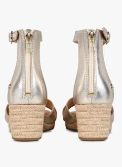 Ugg EUGENIA - Glanzende, Leren Sandalen Met Sleehak | Goudkleurige -Ugg 4164541