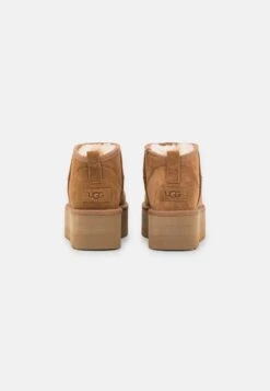 Ugg Classic Ultra Mini Platform - Enkellaarsjes Met Plateauzool - Chestnut 13 Ugg Classic Ultra Mini Platform - Enkellaarsjes Met Plateauzool - Chestnut -Ugg 4c43d184cb4c450e800f4e7670fae588