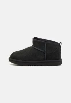 Ugg Classic Ultra Mini Unisex - Korte Laarzen - Black 11 Ugg Classic Ultra Mini Unisex - Korte Laarzen - Black -Ugg 51519f19cbec47f9a140ef30f9123f58