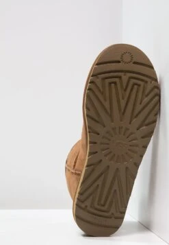 Ugg Classic Mini - Korte Laarzen - Chestnut -Ugg 5254f09fc55f4e929fda0d30b3ee8b13