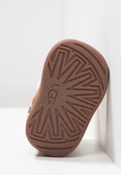 Ugg Jorie - Korte Laarzen - Chestnut 11 Ugg Jorie - Korte Laarzen - Chestnut -Ugg 550b15f6835d4eaba36d267c8cbf7d7c