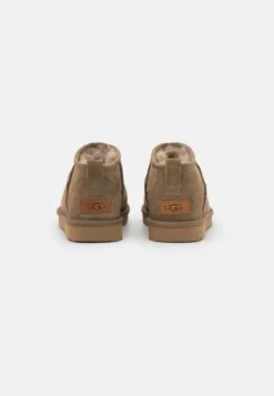 Ugg Korte Laarzen - Marrone 12 Ugg Korte Laarzen - Marrone -Ugg 55d033a2145a4c5d840dfd15f0ca981f