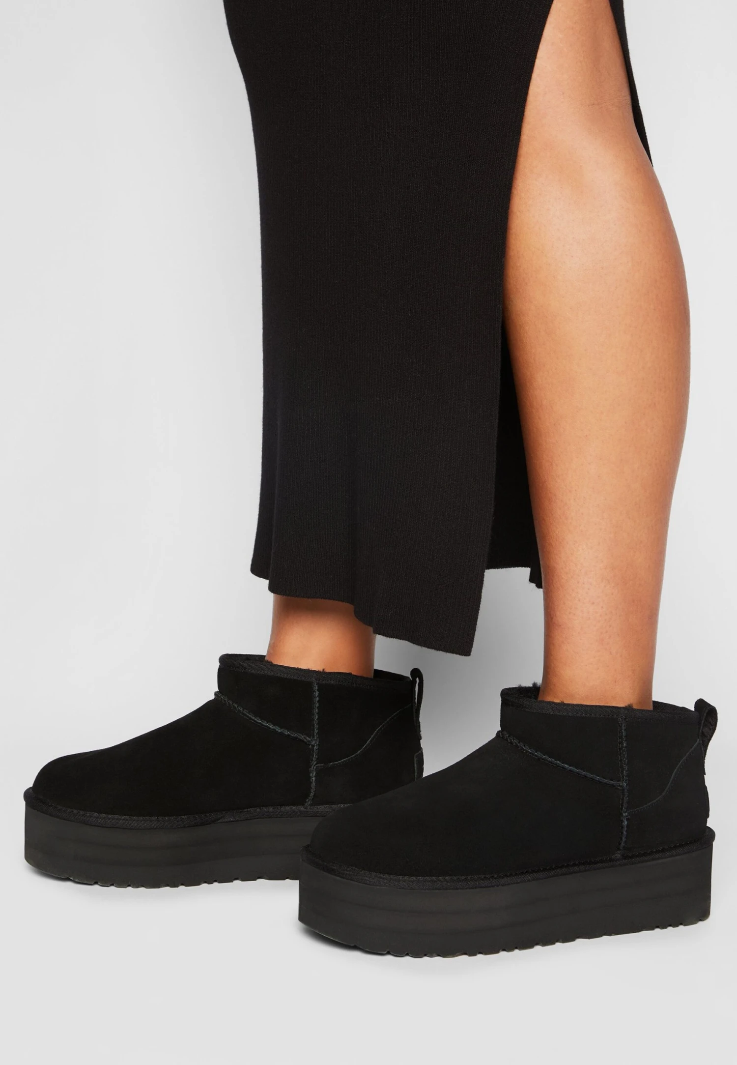 Ugg Classic Ultra Mini Platform - Enkellaarsjes Met Plateauzool - Black 4 Ugg Classic Ultra Mini Platform - Enkellaarsjes Met Plateauzool - Black - Afbeelding 4