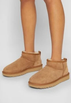 Ugg Classic Ultra - Korte Laarzen - Chestnut 11 Ugg Classic Ultra - Korte Laarzen - Chestnut -Ugg 597afa0a99b84505882864303db228cb