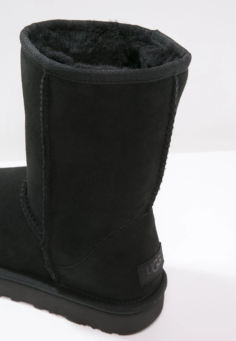 Ugg Classic Short - Korte Laarzen - Black 3 Ugg Classic Short - Korte Laarzen - Black - Afbeelding 3