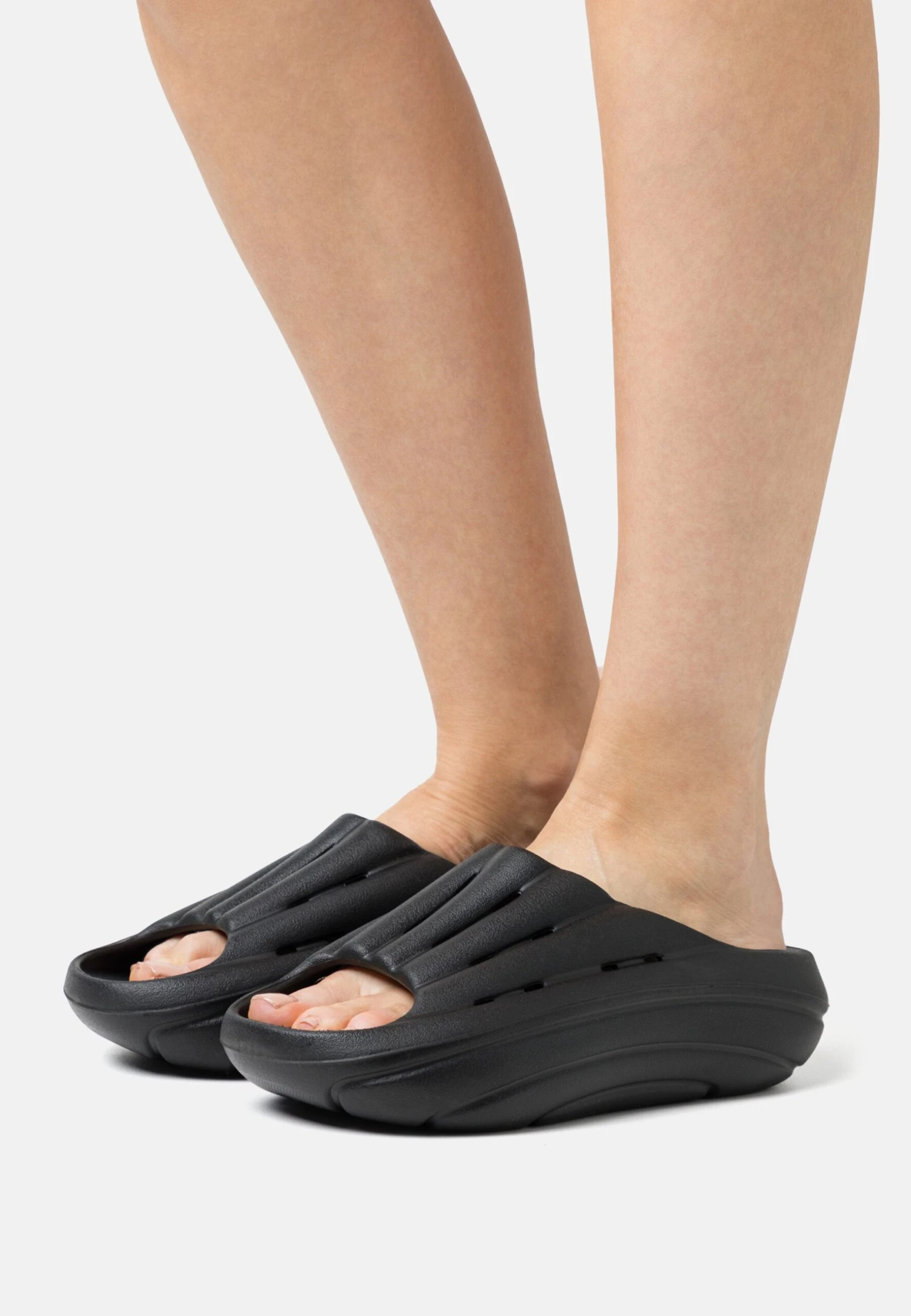 Ugg Foamo Slide - Muiltjes - Black 1 Ugg Foamo Slide - Muiltjes - Black