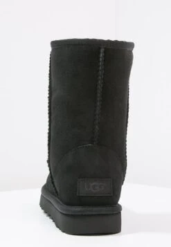 Ugg Classic Short - Korte Laarzen - Black 11 Ugg Classic Short - Korte Laarzen - Black -Ugg 6f456cd699f940ab9b09e1fa1945b0f2