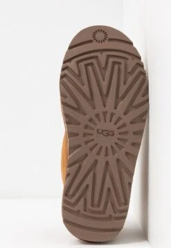 Ugg Neumel - Korte Laarzen - Chestnut 16 Ugg Neumel - Korte Laarzen - Chestnut -Ugg 70969a2ac1944a81a2eeb360eb7eeb28