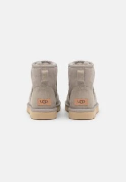 Ugg Classic Mini - Korte Laarzen - Light Grey 7 Ugg Classic Mini - Korte Laarzen - Light Grey -Ugg 71a7d6e48b074e3b91114a6c4bb4a3fd