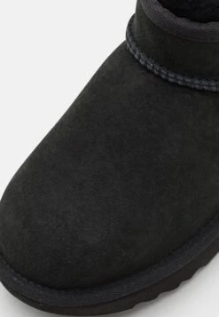 Ugg Classic Ultra Mini Unisex - Korte Laarzen - Black 17 Ugg Classic Ultra Mini Unisex - Korte Laarzen - Black -Ugg 729e382405f7422db6ccc2591ed6a167