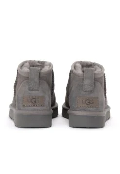 Ugg Classic Ultra - Korte Laarzen - Grey 9 Ugg Classic Ultra - Korte Laarzen - Grey -Ugg 7844a58ce8794b8ba3e0021e74ce3d14