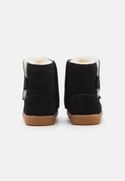 Ugg Keelan Unisex - Korte Laarzen - Black 8 Ugg Keelan Unisex - Korte Laarzen - Black -Ugg 79668a4e31bb46b282a2d66b3666240a