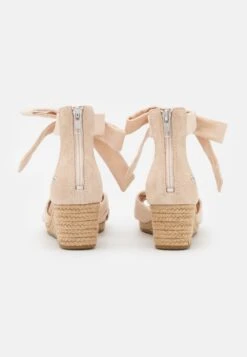Ugg Yarrow - Sandalen Met Plateauzool - Natural 9 Ugg Yarrow - Sandalen Met Plateauzool - Natural -Ugg 800241e00690407aa1f918fb460bae46