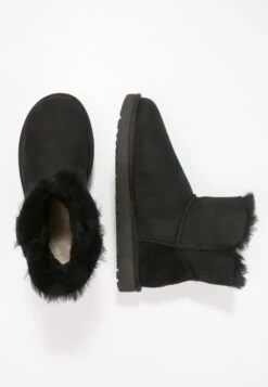 Ugg Mini Bailey Button - Korte Laarzen - Black 13 Ugg Mini Bailey Button - Korte Laarzen - Black -Ugg 80a65c59ffec4a0c86cecb2cc842273c