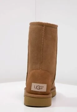 Ugg Classic Short - Korte Laarzen - Chestnut 15 Ugg Classic Short - Korte Laarzen - Chestnut -Ugg 83131da2327b441aaa4307f90bfb3acc