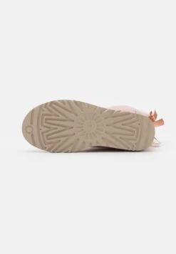 Ugg Bailey Bow - Korte Laarzen - Rose Grey 10 Ugg Bailey Bow - Korte Laarzen - Rose Grey -Ugg 857181c7b1784fbfa63f3d1f9166b934
