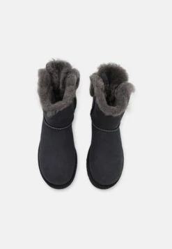 Ugg Mini Bailey Fuzzy Bow - Snowboots- Black -Ugg 8a05b14686844849bc2f5bc23fc4a6a8