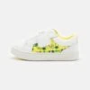 Ugg Rennon Low Pineapple Stuffie Unisex - Sneakers Laag - Pineapple
