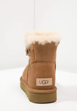 Ugg Mini Bailey Button - Korte Laarzen - Chestnut -Ugg a2afc014ef7745bab8b540e55bc20f3e