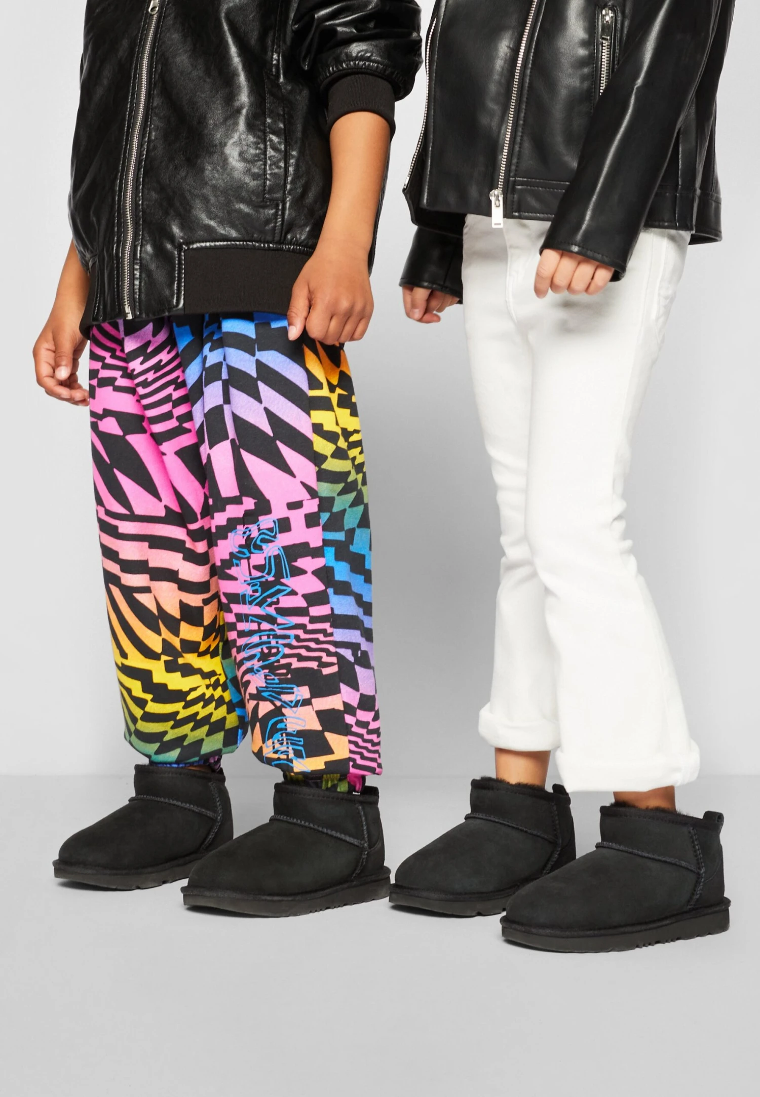 Ugg Classic Ultra Mini Unisex - Korte Laarzen - Black 4 Ugg Classic Ultra Mini Unisex - Korte Laarzen - Black - Afbeelding 4