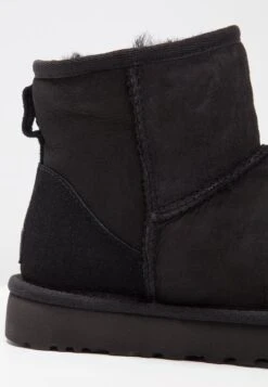 Ugg Classic Mini - Korte Laarzen - Black -Ugg a911d1b31add41fdbb8c61a60b9cc56b