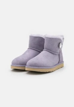 Ugg Mini Bailey Button Bling - Korte Laarzen - June Gloom 8 Ugg Mini Bailey Button Bling - Korte Laarzen - June Gloom -Ugg ac3393d3fd69479fbd0f566e3738b249