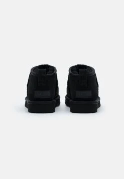 Ugg Classic Ultra - Korte Laarzen - Black 13 Ugg Classic Ultra - Korte Laarzen - Black -Ugg acb0fe88e2f84e93ab4d7cb245bf4b1c