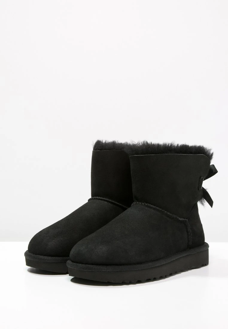 Ugg Mini Bailey Bow - Korte Laarzen - Black 4 Ugg Mini Bailey Bow - Korte Laarzen - Black - Afbeelding 4
