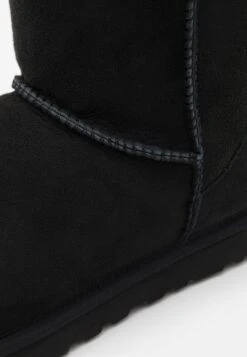 Ugg Classic Short - Snowboots- Black -Ugg b716a6892b73404c97cf57664f0d69fc