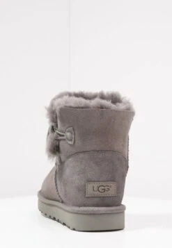 Ugg Mini Bailey Button - Korte Laarzen - Grey -Ugg b8e06829630c4bc4b5c8298b93e83cf1