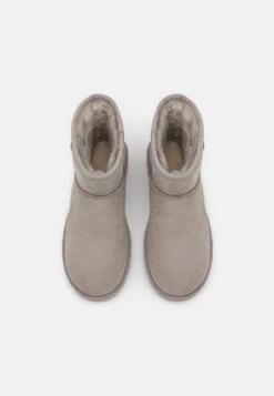Ugg Classic Mini - Korte Laarzen - Light Grey 9 Ugg Classic Mini - Korte Laarzen - Light Grey -Ugg bbc295e395d2418999477ad0f8e8dade