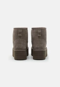 Ugg Classic Mini Platform - Enkellaarsjes Met Plateauzool - Smoke Plume 9 Ugg Classic Mini Platform - Enkellaarsjes Met Plateauzool - Smoke Plume -Ugg beeb1ae5fa3f447799afee8f2043c171