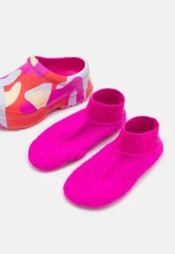 Ugg Tasman X Camopop - Instappers - Pink 11 Ugg Tasman X Camopop - Instappers - Pink -Ugg c794359fa4ed4b05b815b20226d9e668