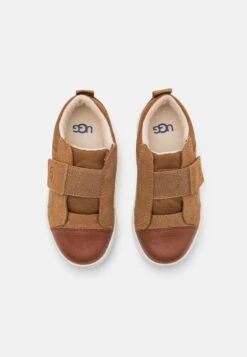 Ugg Rennon Unisex - Sneakers Laag - Chestnut 9 Ugg Rennon Unisex - Sneakers Laag - Chestnut -Ugg c7d8b18db36a4332bd8766b9ca23f58e